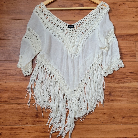Point Zero Tops - Elegant White Bohemian Top Fringe Shawl M